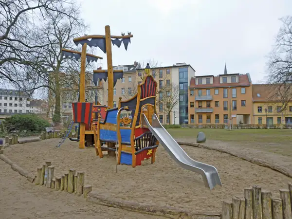 STRUCTURE DE JEUX BATEAU PIRATE BERLIN SPIELART