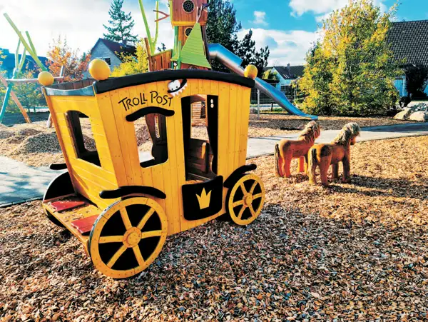 STRUCTURE DE JEUX CALÈCHE AVEC CHEVAUX SPIELART