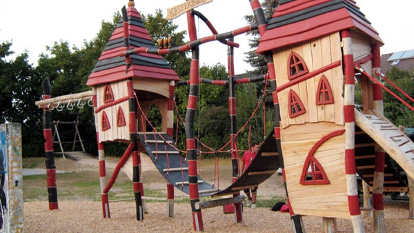 STRUCTURE DE JEUX CHÂTEAU DE GUIGNOL SPIELART