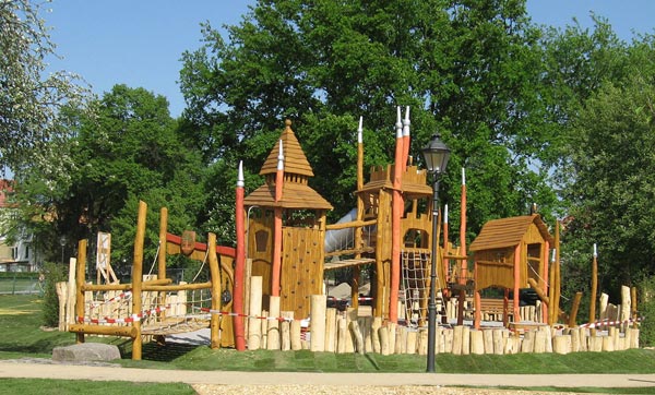 STRUCTURE DE JEUX CHÂTEAU ZOSSEN SPIELART