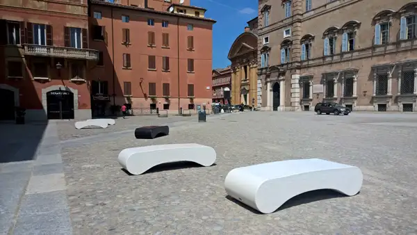 BANQUETTE PIAZZA ROMA VASART URBAN DESIGN