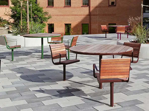PARCO-RUNDTISCH ø123 cm – Eiche, geölt – zum Einbetonieren NOLA