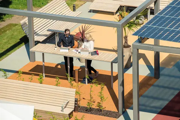 RECHTECKIGER HOCHTISCH VON PARCO – Eiche, geölt – zum Einbetonieren NOLA