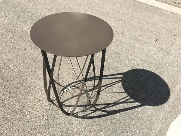 TABLE MANGE-DEBOUT CROISEMENTS OBJETS PUBLICS