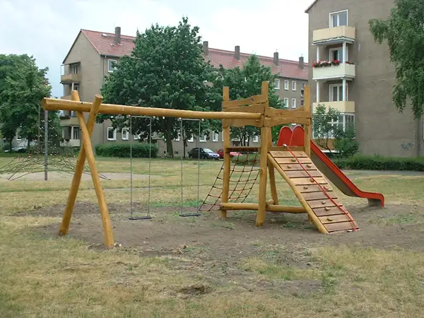 TOUR DE JEUX AVEC PORTIQUE BALANÇOIRE SPIELART